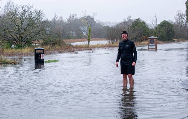 Jogger Mike Gilmour takes an alternative route in Wallington, Fareham on Tuesday 7th December 2021. Picture: Habibur Rahman