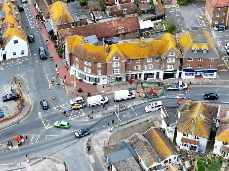 In Pictures: Traffic delayed for over an hour on major Sussex road due to temporary traffic lights