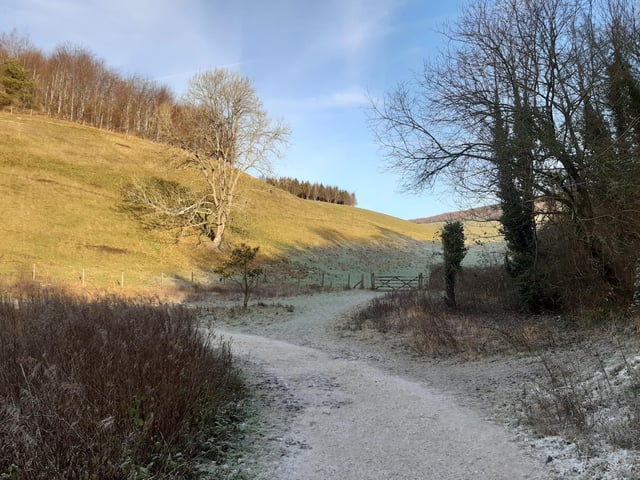 You will pass a gate, which leads through the hills over South Stoke, but continue on the footpath around the lake.
