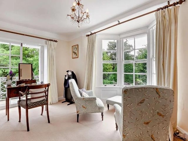 House for sale in Seaford: 6 bedroom Georgian character house with south-facing balcony