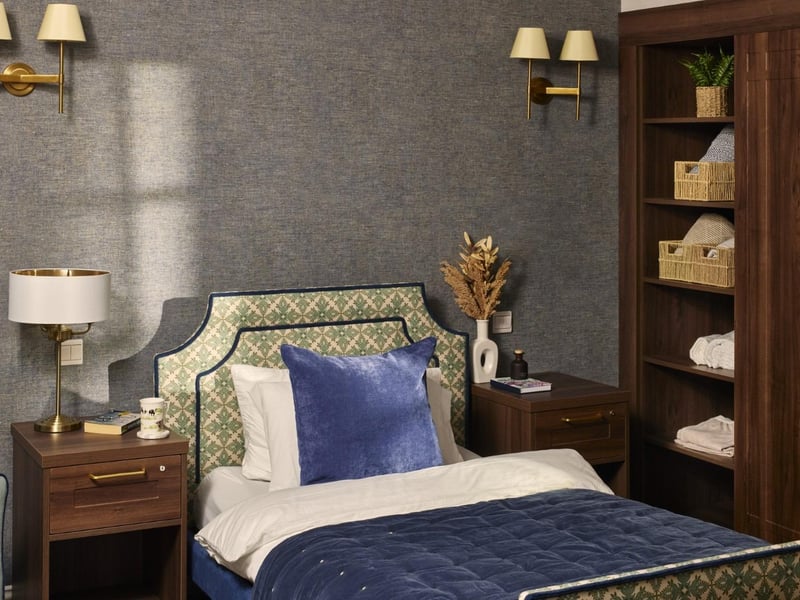 A deluxe room.