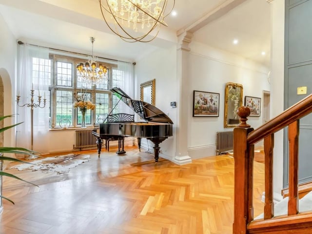 The property has many period features including high ceilings, wooden parquet flooring and tall cast stone windows