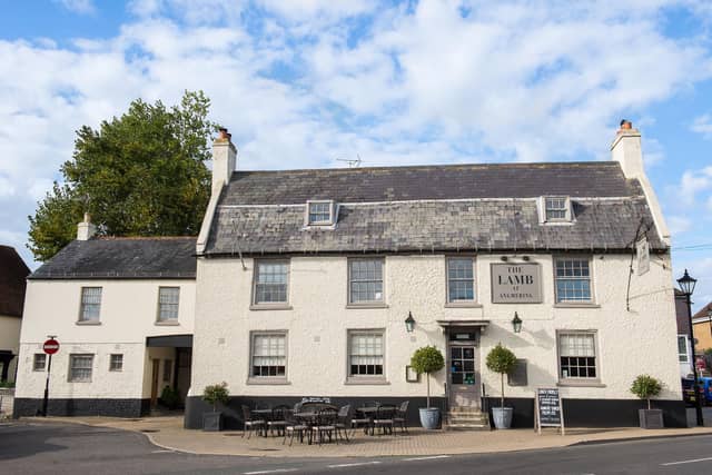 This popular village pub has 4.6 stars from 1,125 Tripadvisor reviews and 4.5 stars from 703 Google reviews