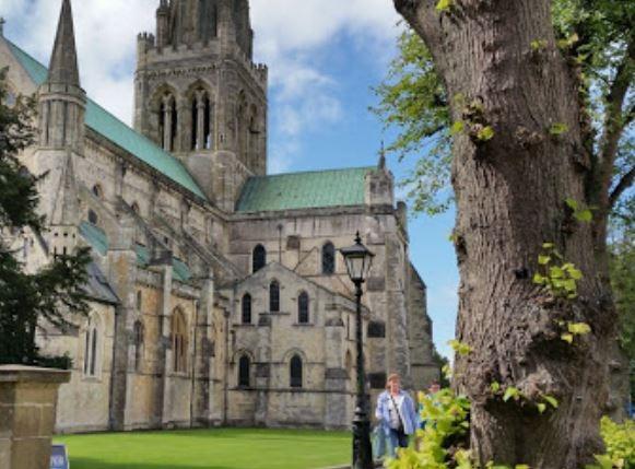 Chichester - A picturesque cathedral city with a rich history and a variety of cultural attractions, including the Chichester Festival Theatre and the Pallant House Gallery. The city is also home to several excellent restaurants, cafes, and shops