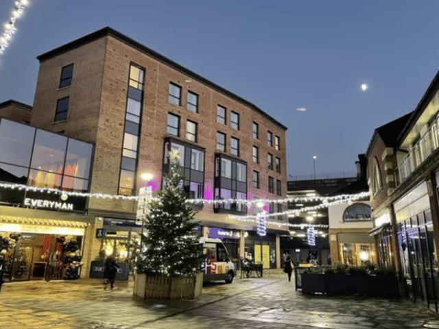 In West Sussex, Horsham earns praise for its historic streets, period properties and lively town centre. Muddy Stilettos highlights the market town’s green spaces and year-round activities, describing it as a place that combines countryside access with the convenience of commuter connections.