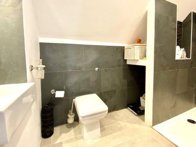 The property is 3.2 miles away from Eastbourne Railway Station
