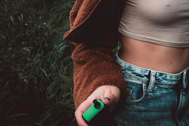 Image of someone holding a vape | Unsplashed