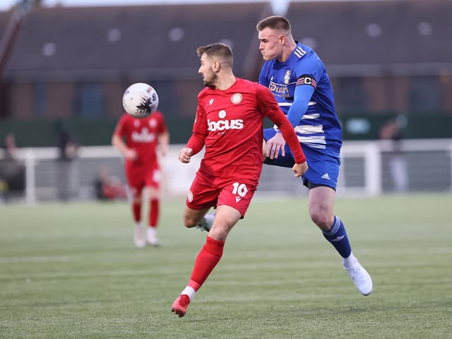 Aveley v Worthing action in National League South