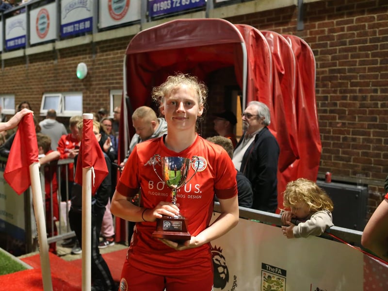 Worthing FC Women celebrate winning the London and SE premier division title