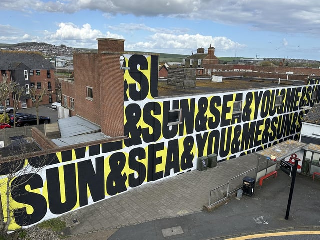 St. Lukes Lane, Manyhands