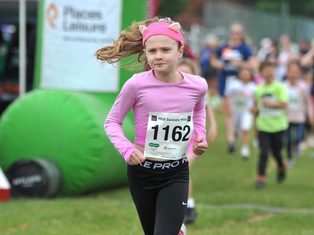Burgess Hill 10k section of the May bank holiday weekend Mid Sussex Marathon.
Event - Burgess Hill Mid Sussex Mile.
HR26050501. Pic Hollie R/Iconic Media Group : Burgess Hill races at the 2026 Mid Sussex Marathon