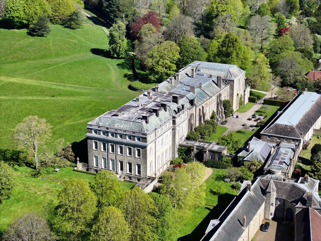 PETWORTH HOUSE / PETWORTH