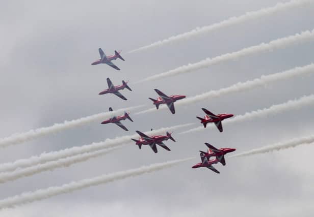 Red Arrows passing