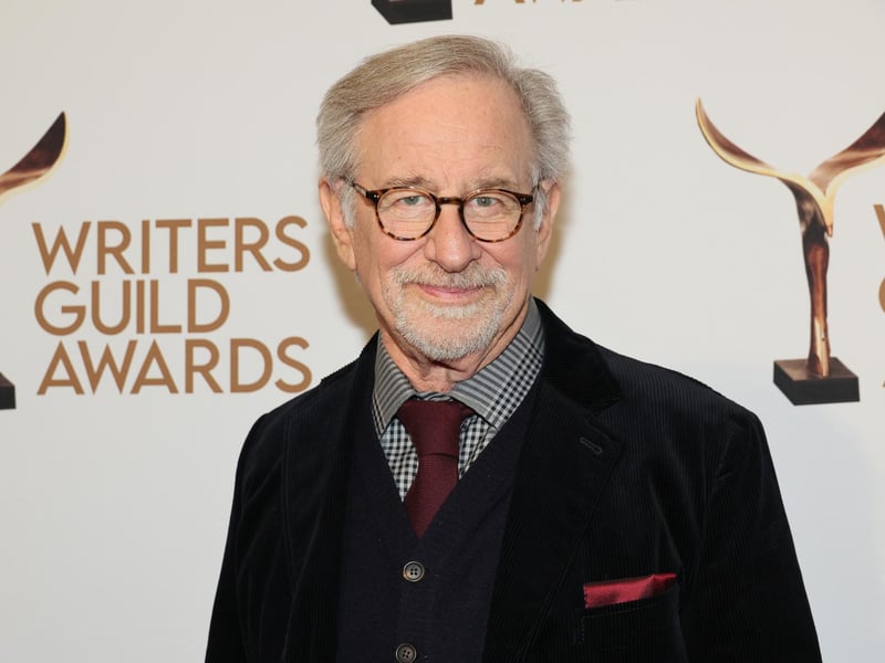 The 2011 movie War Horse, was not Steven Spielberg’s first experience working with horses. It turns out that the acclaimed director of The Fabelmans is also a keen stable man. Spielberg had shares in a horse called Atswhatimtalknbout, which came 4th in the 2003 Kentucky Derby.