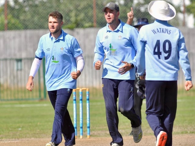 Worthing beat Preston Nomads 2nd XI to guarantee Division 2 safety on Saturday. Photographer Stephen Goodger was there to catch the action