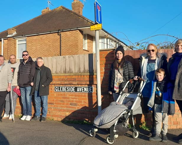 Worthing borough councillors John Turley and Dale Overton met with a group of 16 residents in Glebeside Avenue to discuss road safety for local schoolchildren.