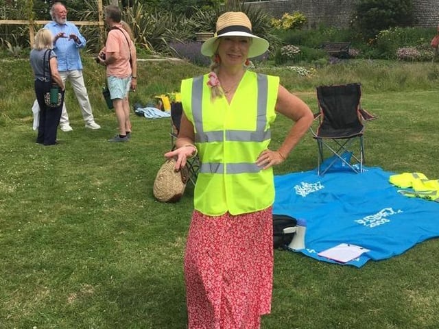 Annie Waran, picnic organiser