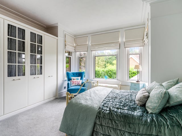 There are seven well-proportioned bedrooms, plus a detached two-bedroom annexe