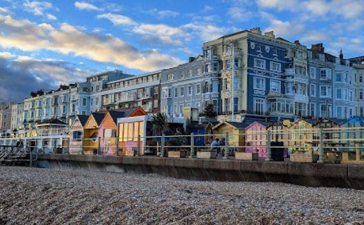 Hastings - A coastal town with a rich history, including the site of the famous Battle of Hastings. Visitors can explore the town's historic Old Town, with its independent shops and restaurants, or take a stroll along the seafront and visit the Hastings Pier