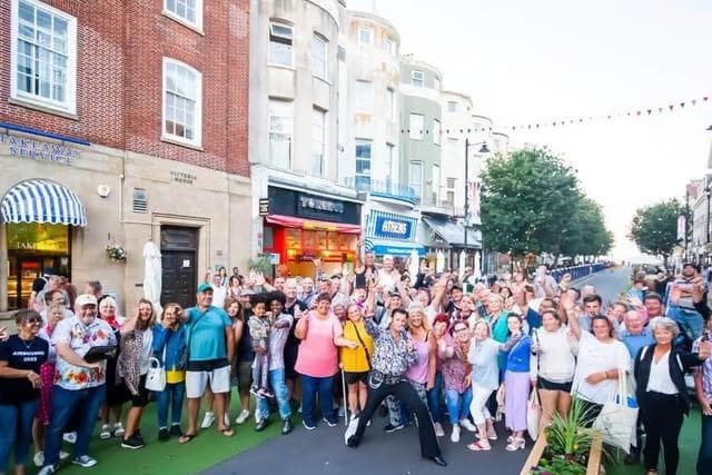 Eastbourne im Rückblick: Elvis-Tribute im Eastbourne Pop-up-Park 2022