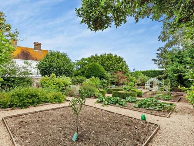 House for sale in Seaford: 6 bedroom Georgian character house with south-facing balcony