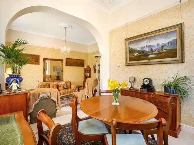 A look at the living room.