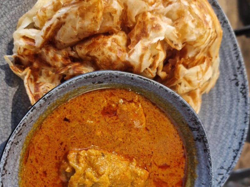 Roti Canai – two pieces of roti served with a chicken kari. If you prefer, you can also go for dhal, beef rendang, fish or mutton.