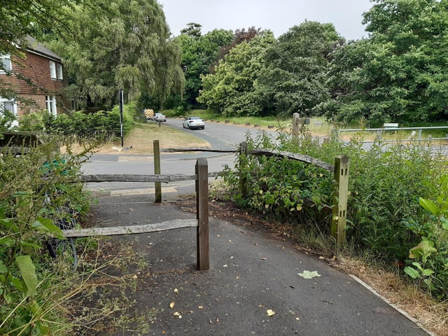 You will arrive in Falmer at the junction of Park Street and East Street