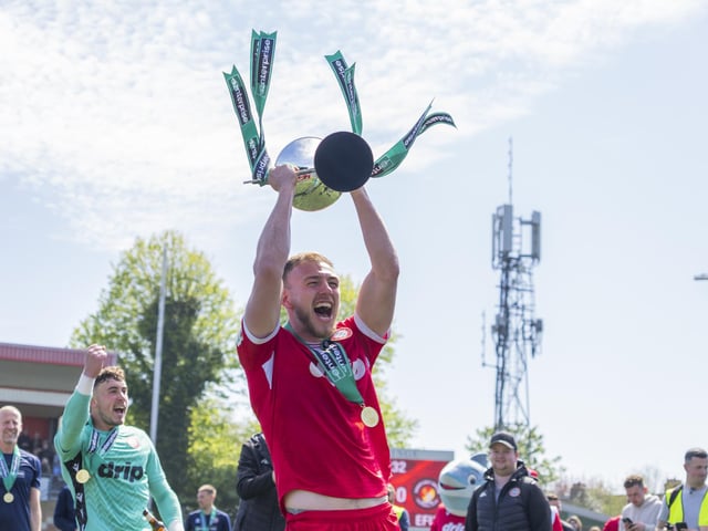 Worthing beat Ebbsfleet to clinch the National League South title