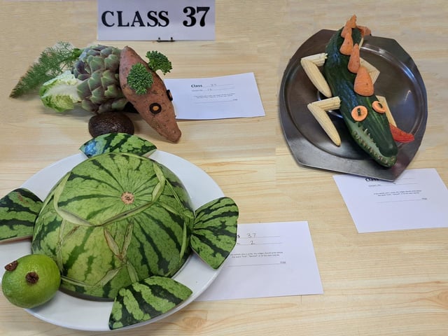 Animals modelled from fruit and vegetables