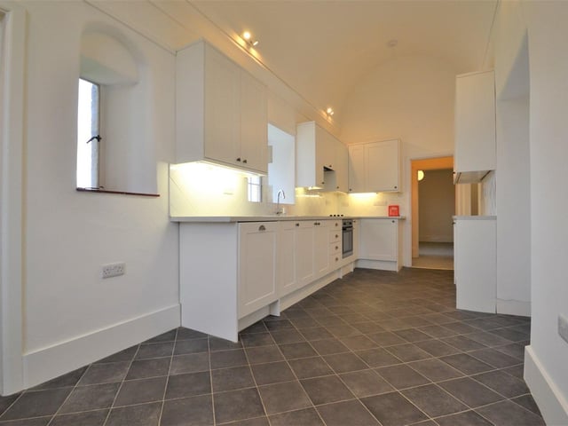 First floor apartment to let at Parham House