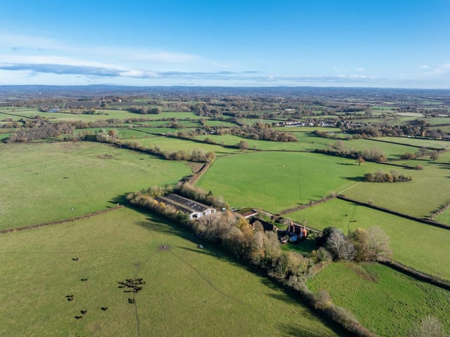 The total land area extends to approximately 222 acres of pasture