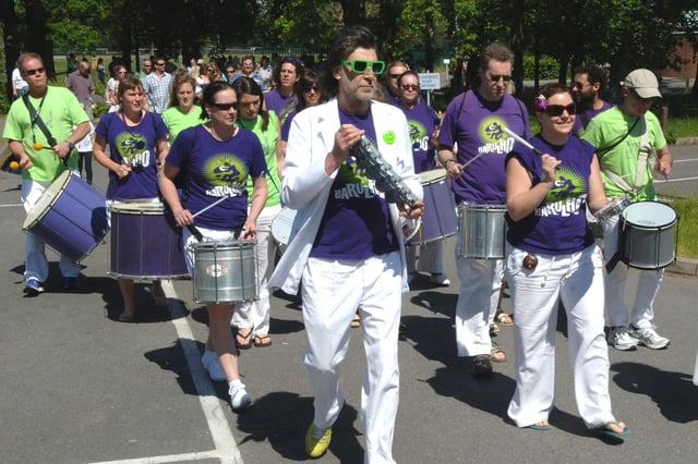 The parade was led by the well-known samba band, Barulho
