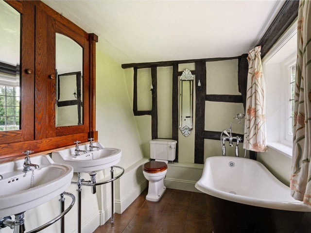 6 bed detached house for £2,750,000. Sold by Hamptons