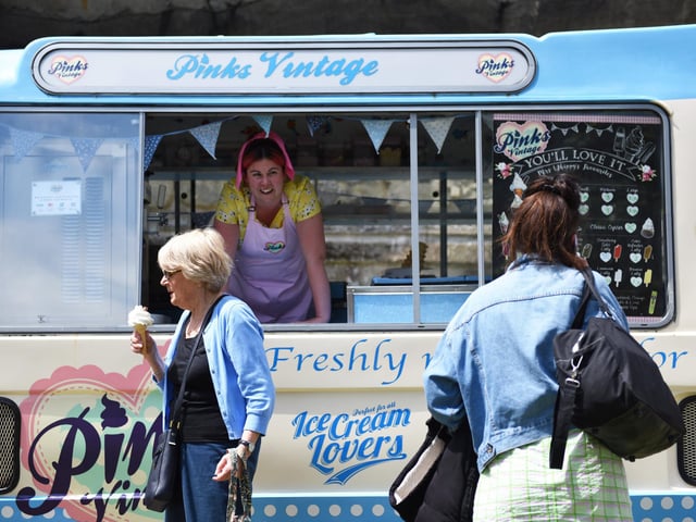 Jubilee picnic in Cathedral Green, Chichester. Picture from Liz Pearce