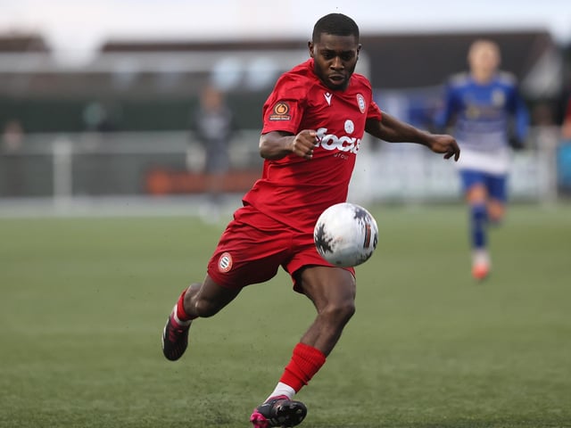Aveley v Worthing action in National League South
