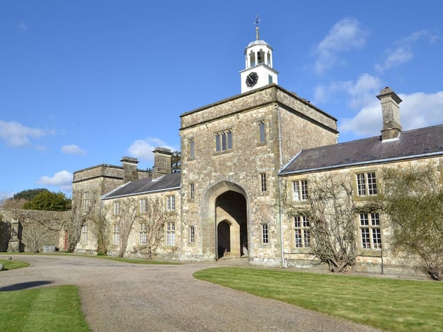 First floor apartment to let at Parham House