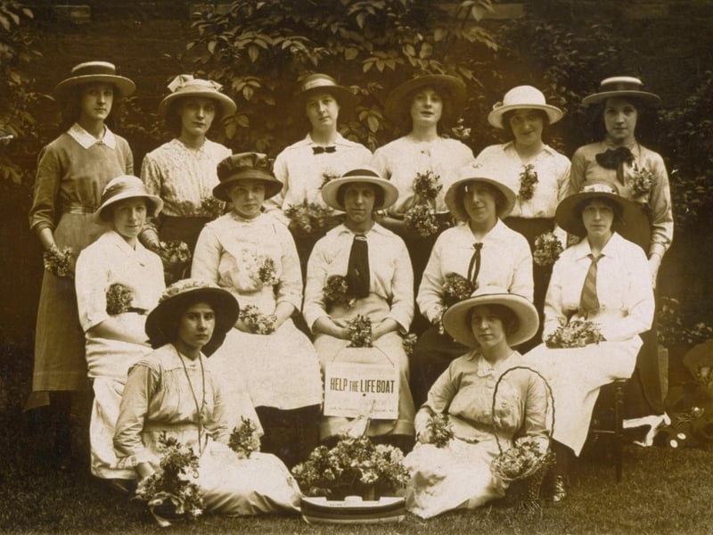 Lady lifeboat collectors from Bradford 1913