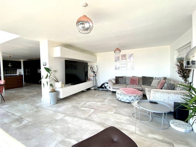 The sitting room has under floor heating