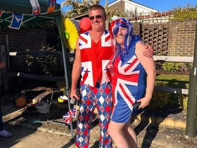 Residents of Hindhead close, Southgate