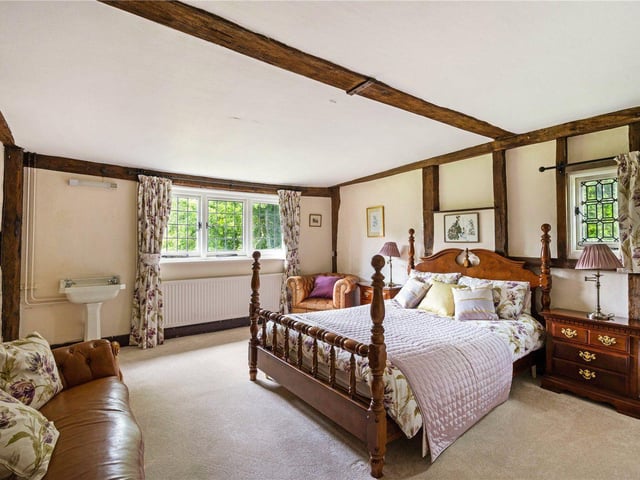 6 bed detached house for £2,750,000. Sold by Hamptons