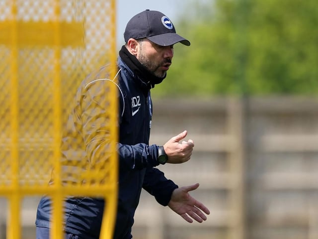 Roberto De Zerbi keeps a low profile during training