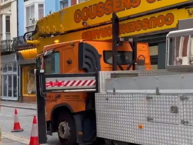 Crane company Coussens came to the rescue.