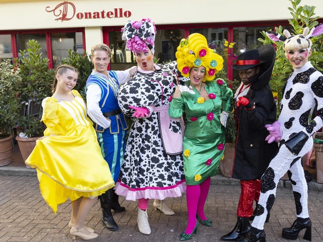 Brighton panto stars at restaurant