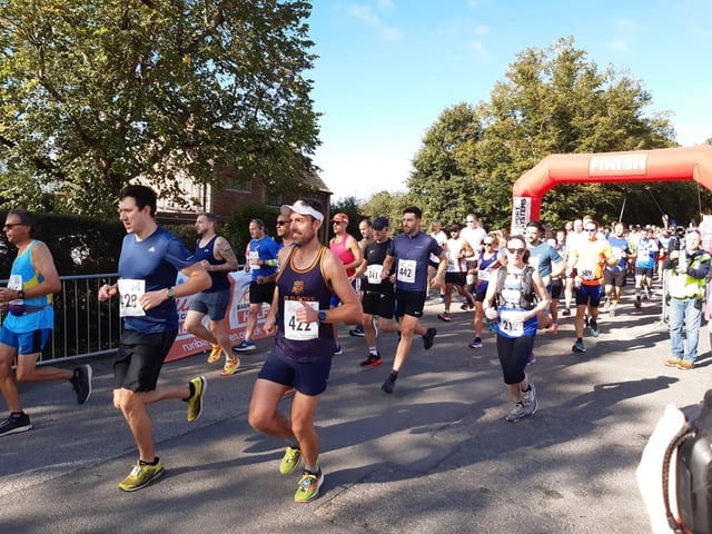 Runners mark the 40th anniversary of Run Barns Green.