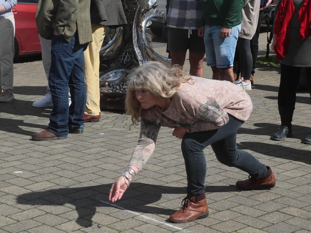 Marbles competition on Winkle Island in Hastings Old Town.
Photo by Roberts Photographic.