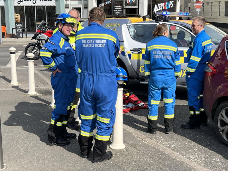 A motorised paraglider has ‘crashed into the water off Worthing Pier’, sparking a large emergency response.