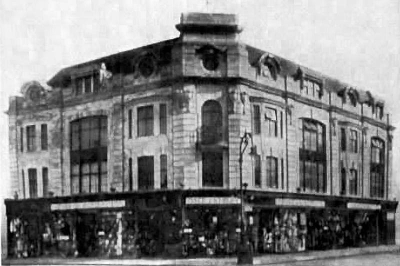 Historic photo of the former department store building