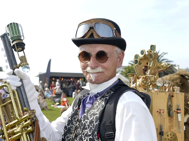 Steampunk Festival Eastbourne 23 (Photo by Jon Rigby)