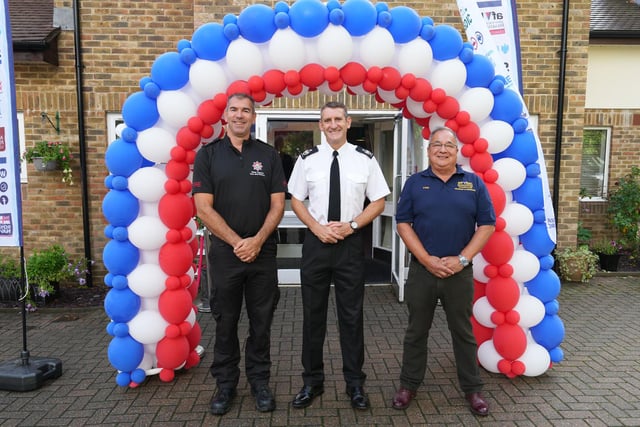 GRAND OPENING OF THE HORSHAM DROP IN CENTRE AT WESTGATE HOUSE  HORSHAM 

PICTURED  L-R WSFRS WATCH MANAGER MICK LEWIN TECHINAL RESCUE, G, WSFRS DEPUTY CFO MARK 
AND ORGANISER PAUL GOODERSON 075959987646 